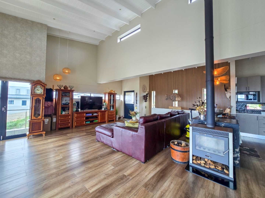 5 Bedroom Property for Sale in Stilbaai Oos Western Cape